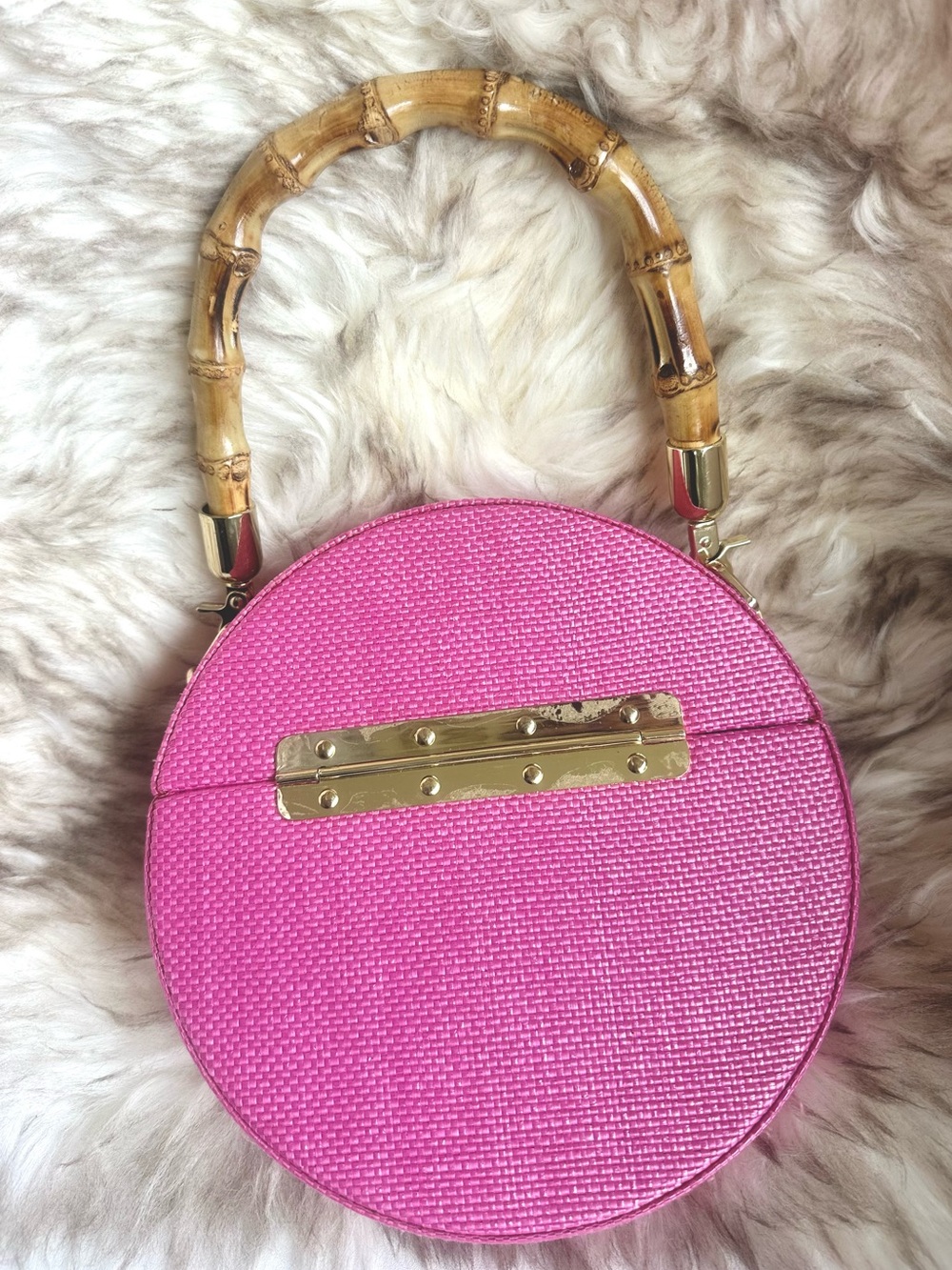 Round Mini-Bag with Bamboo Handle
Perfect for Summer - Picture 6 of 8